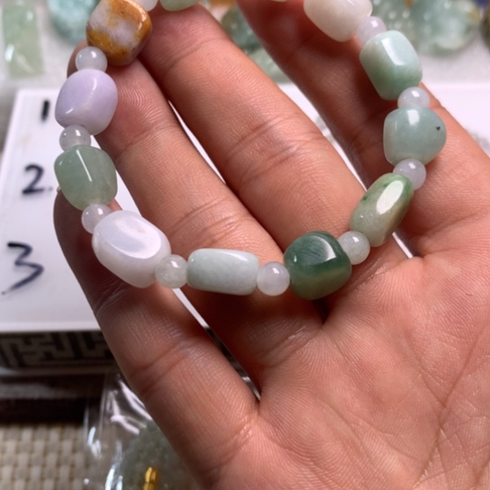 翡翠颈饰未镶嵌用****9翡翠