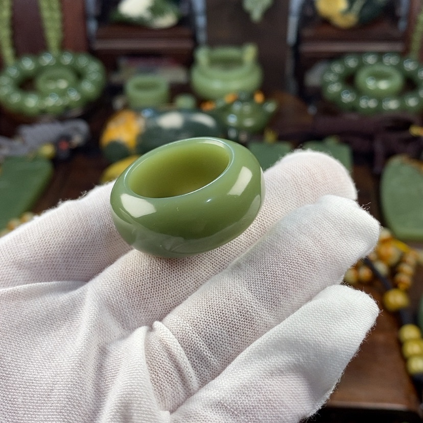 【闪购商品】岫岩老玉（透闪石质玉）颈饰未镶嵌