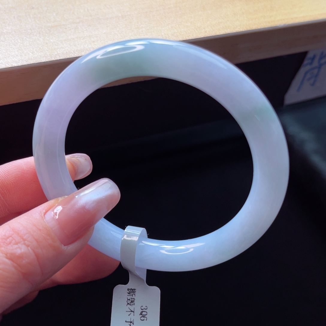 翡翠手镯未镶嵌手镯