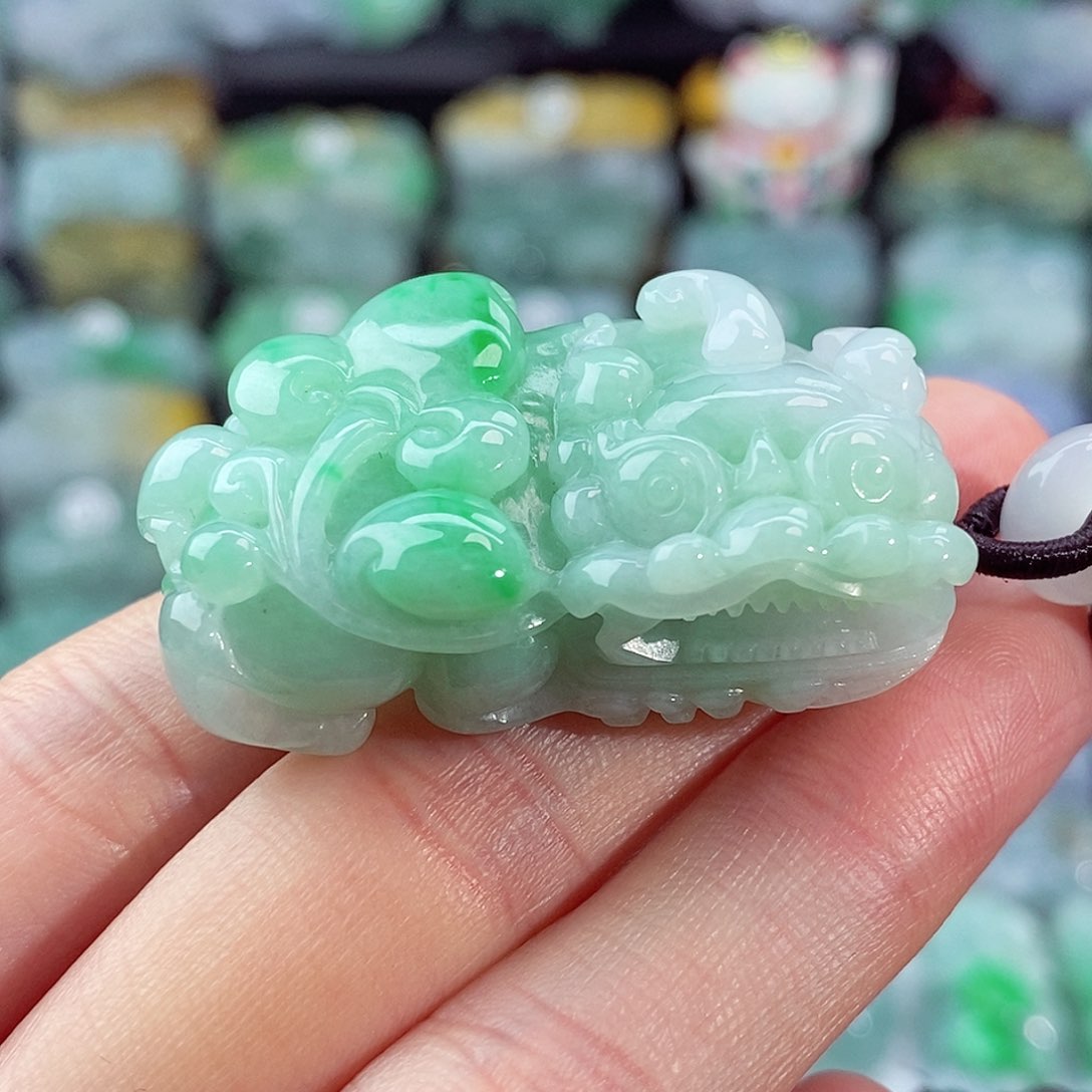 颈饰未镶嵌翡翠天然