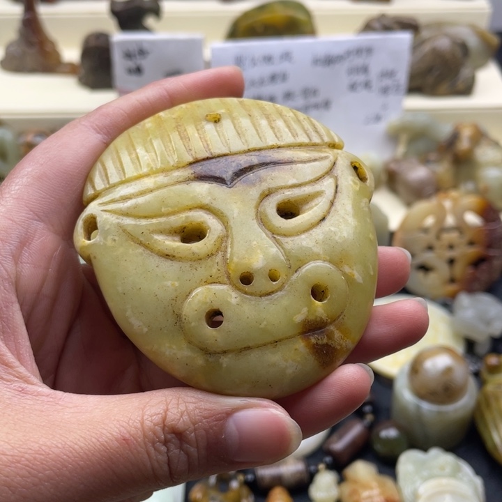 蛇纹石玉颈饰未镶嵌