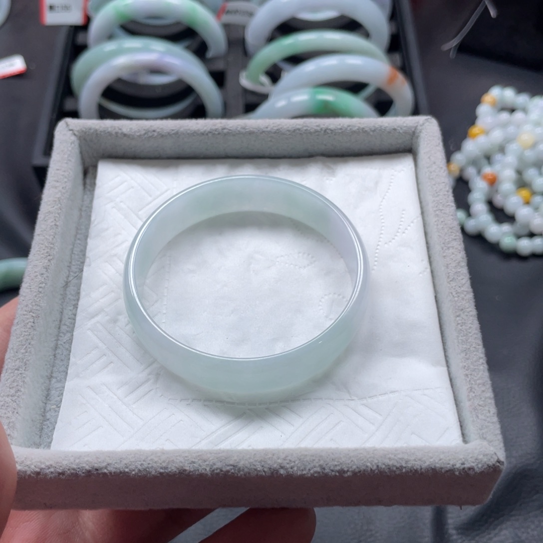 翡翠未镶嵌手镯公主镯