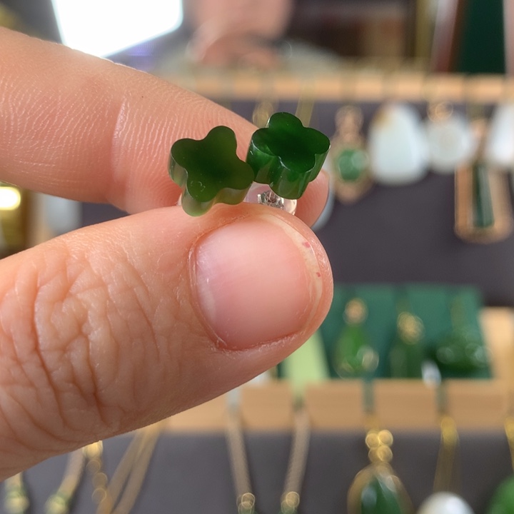 和田玉银S925镶嵌耳钉