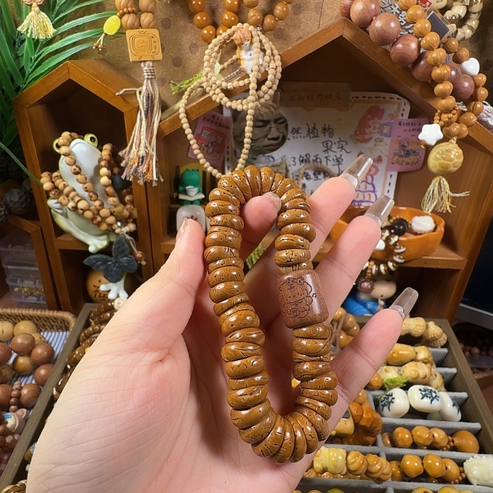 手串桃核大肠墩墩