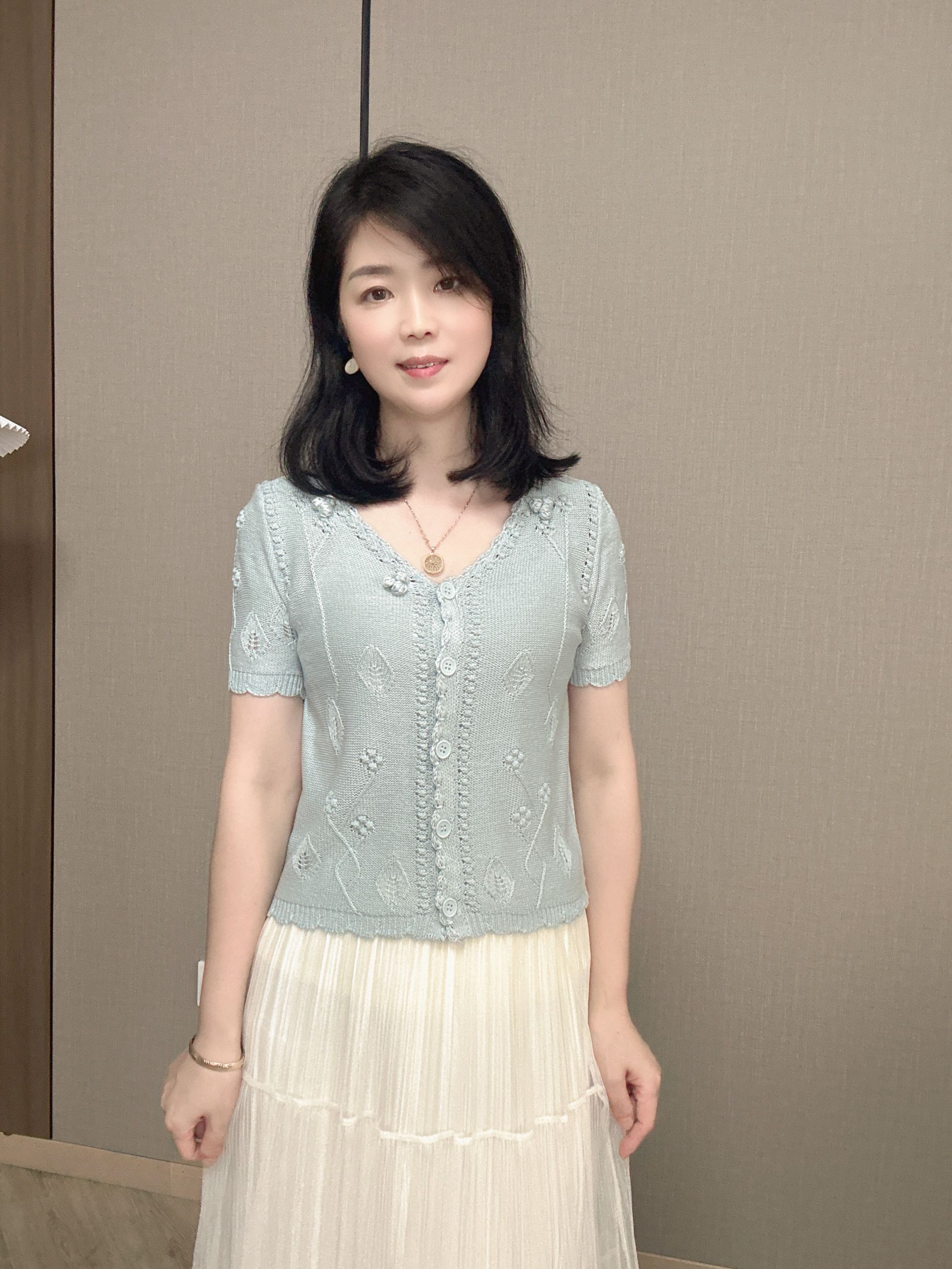 夏款针织衫 镂空+钩花设计精致又独特 棉纱质地柔软亲肤还透风 