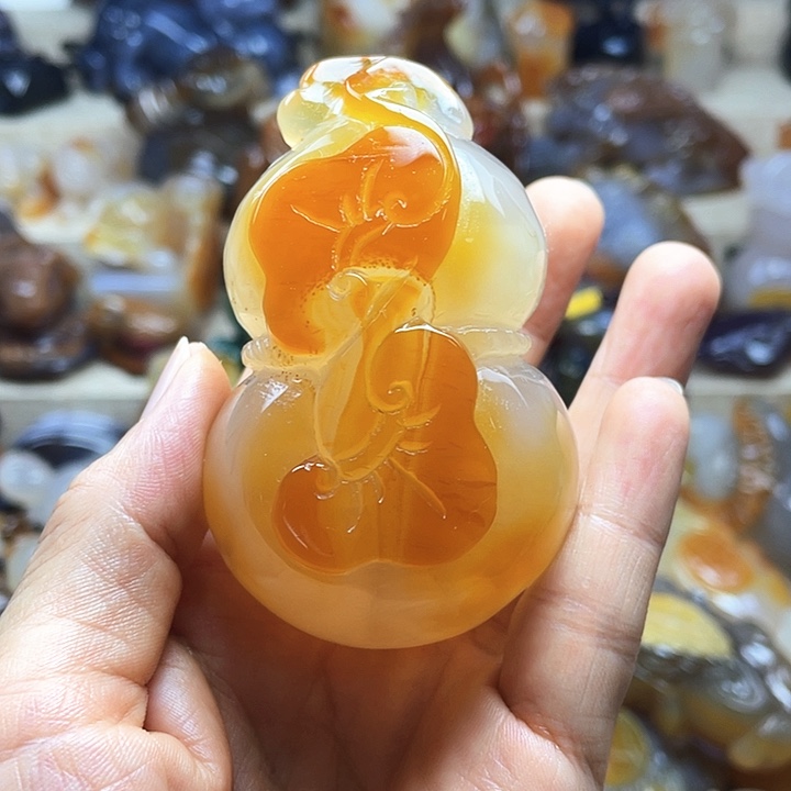 刘***活玛瑙/玉髓未镶嵌饰品