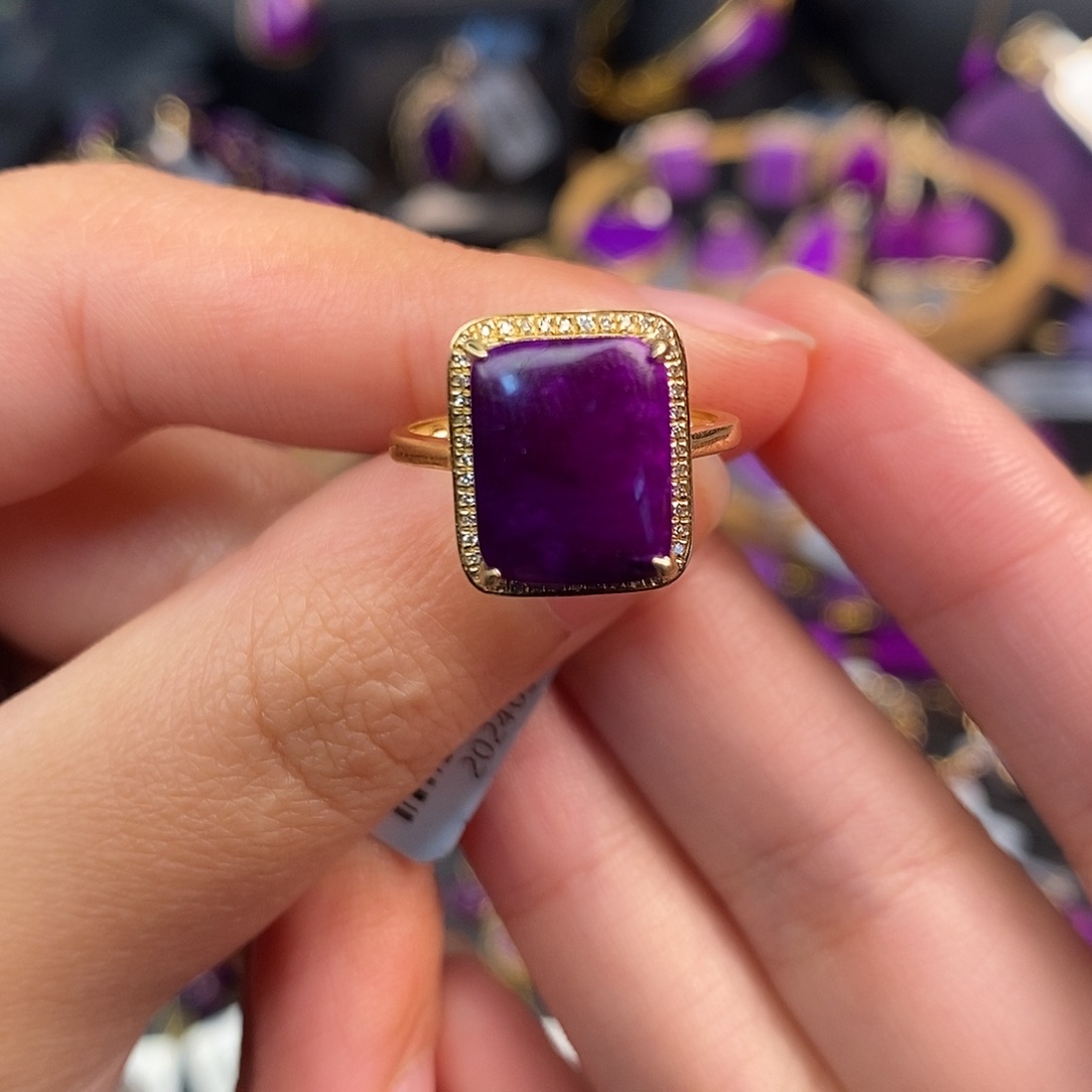 18K金镶嵌苏纪石（舒俱来）戒指