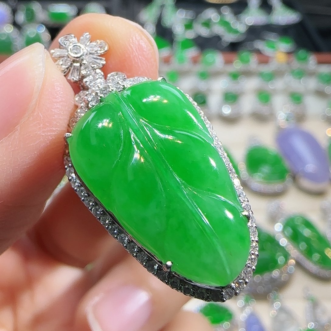 翡翠吊坠(不含链)18K金镶嵌