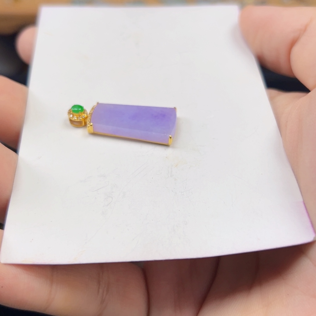 迪***迪翡翠18K金镶嵌颈饰一件