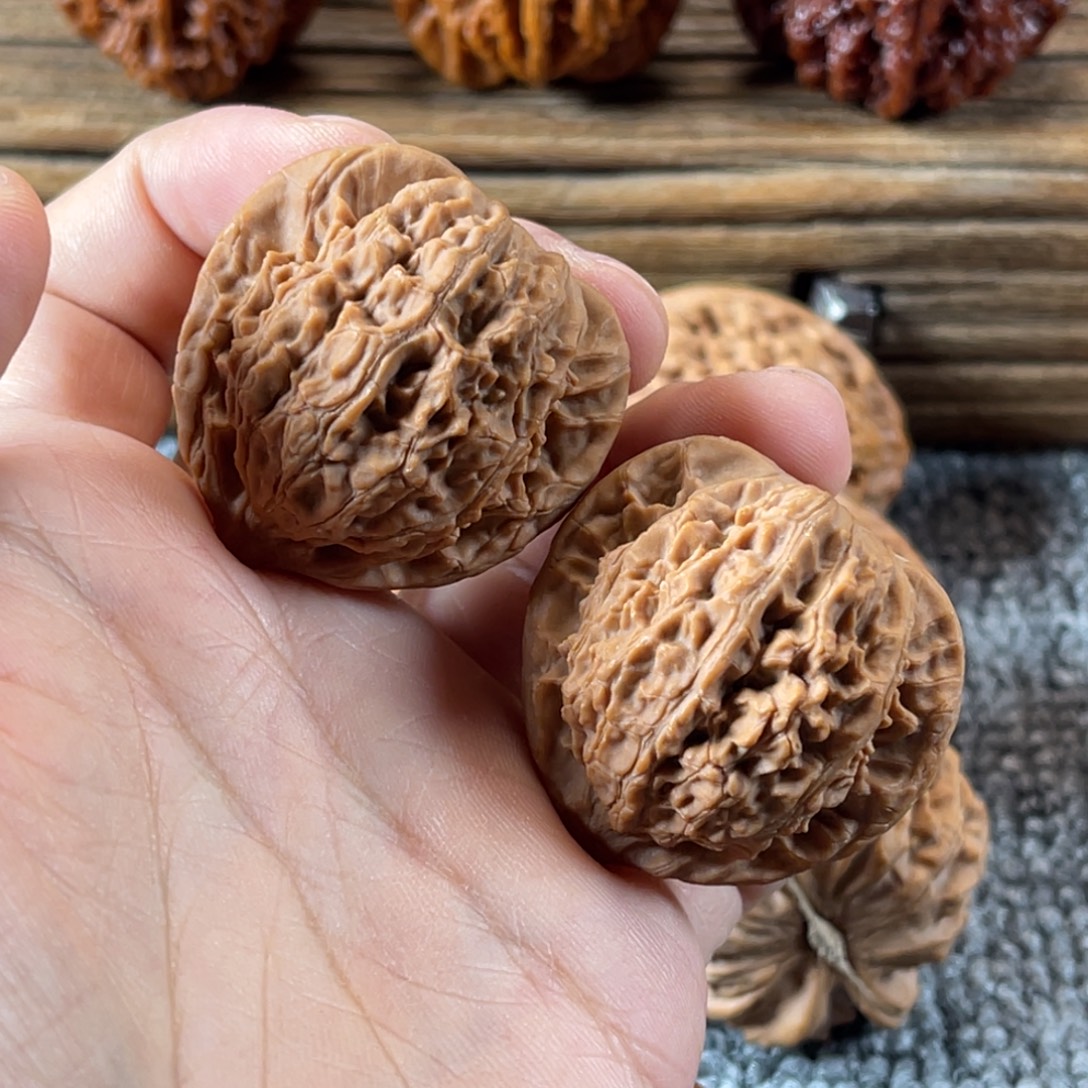 本***色文玩核桃吊坠野生核桃37尺130号