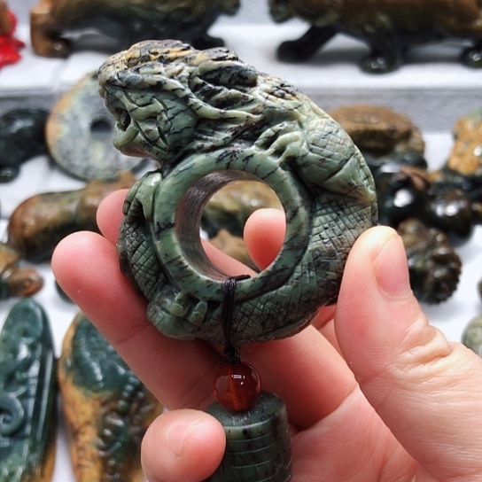 岫岩河磨玉（透闪石质玉）把件未镶嵌