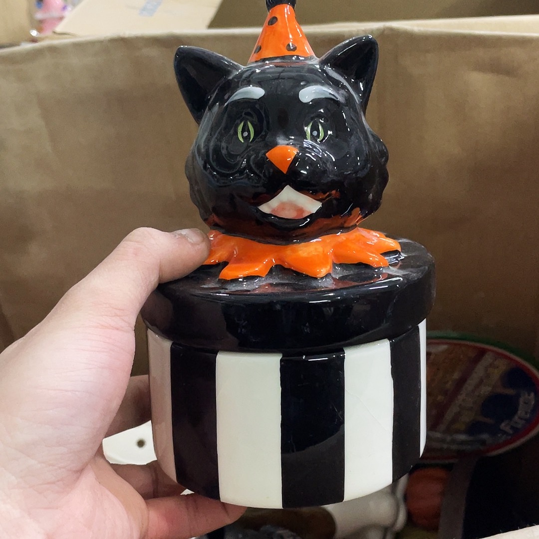 摆件   磕碰。封釉。    