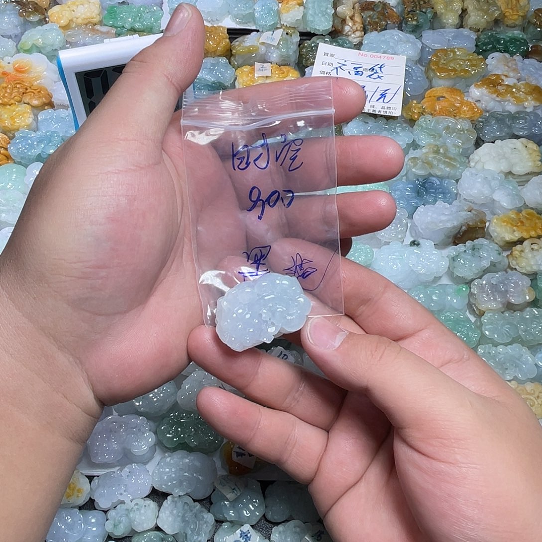 时***.翡翠未镶嵌颈饰天然