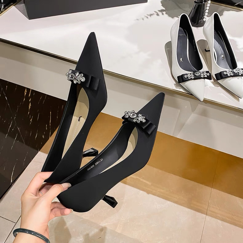 米白色水钻低跟高跟鞋通勤女鞋浅口蝴蝶结2025年春季新款26A1635