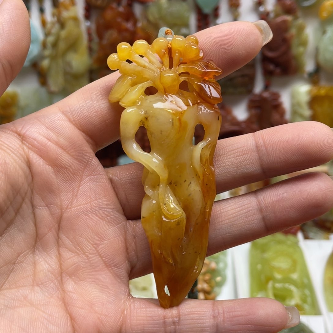 蛇纹石玉颈饰未镶嵌