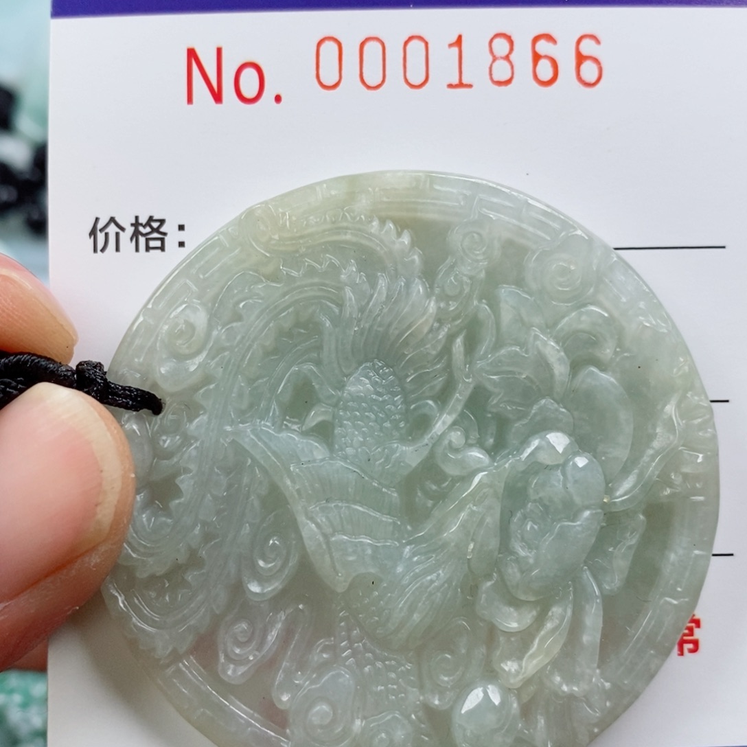 翡翠未镶嵌颈饰挂件