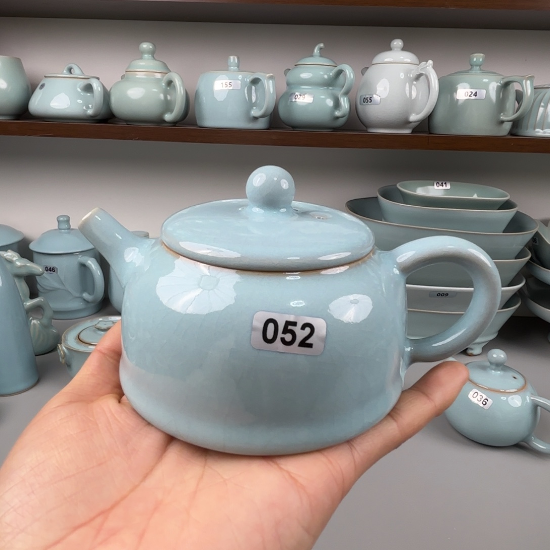 W***王陶摆件汝瓷半月壶支钉烧天青釉微瑕孤品特价052