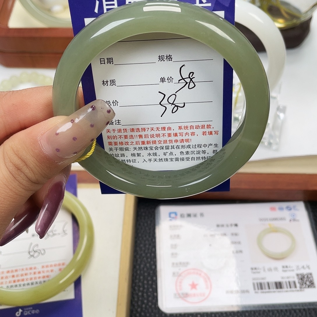 和田玉未镶嵌手镯