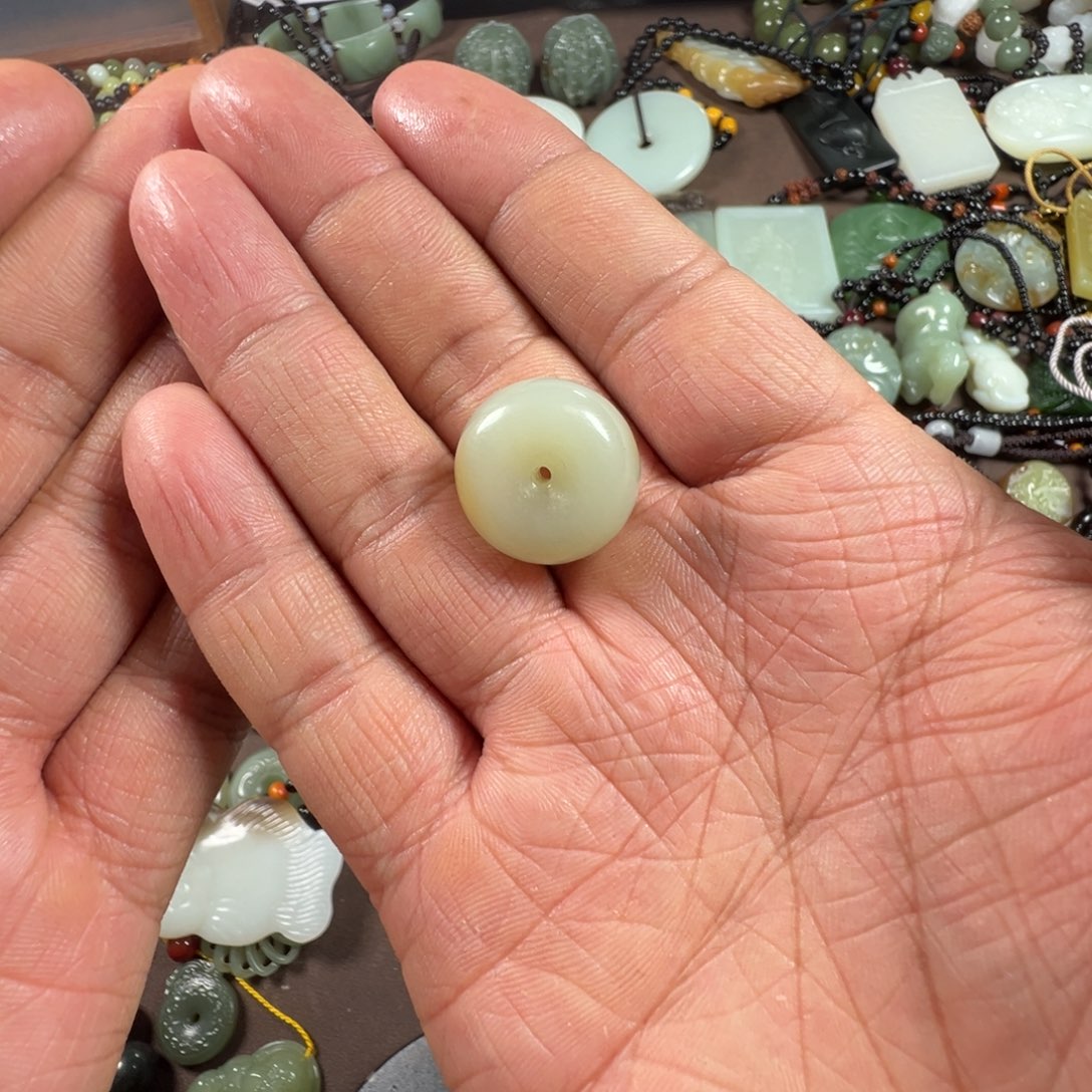 和田玉（糖玉）颈饰未镶嵌