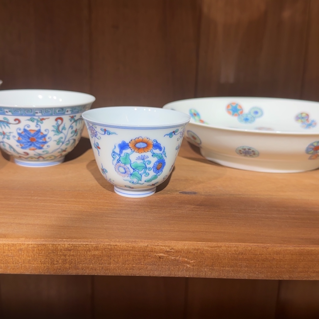 破***风明逸堂斗彩手绘团菊铃铛杯