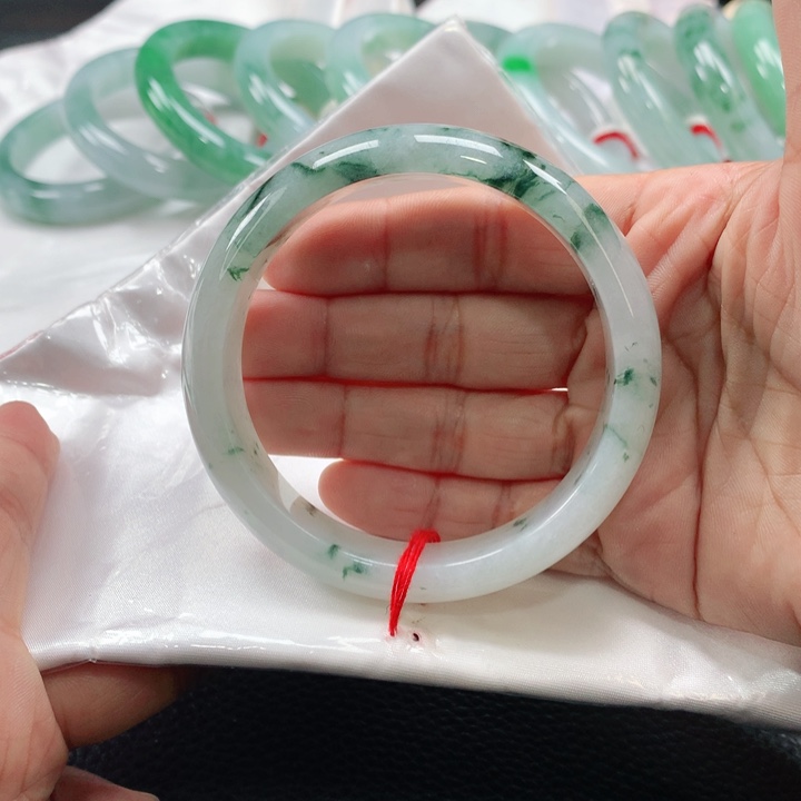 翡翠手镯未镶嵌58585858