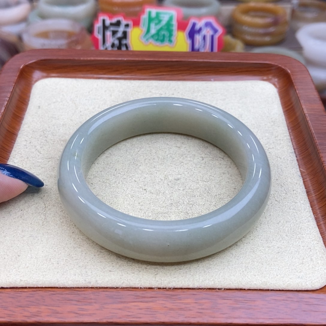石英质玉未镶嵌手镯