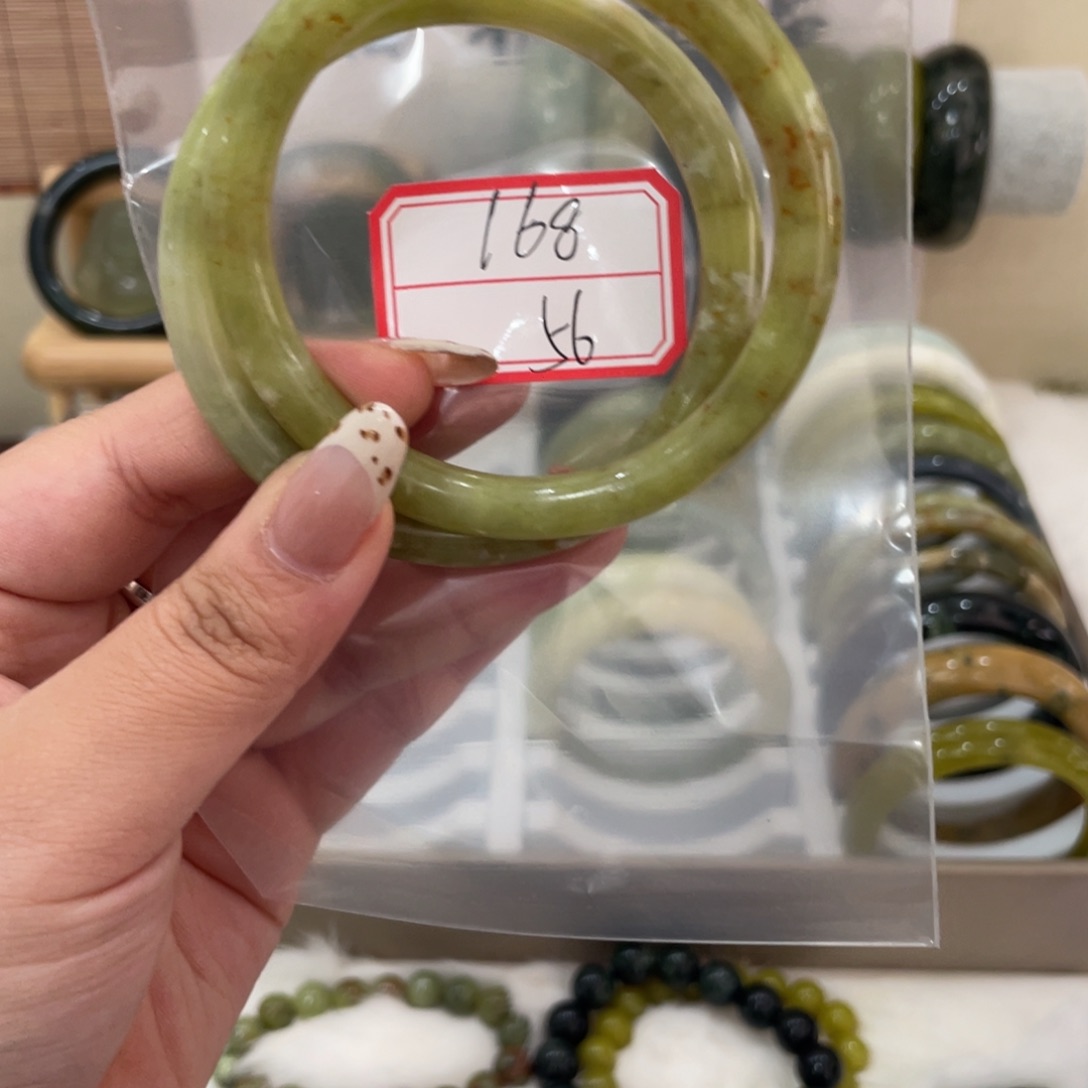 蛇纹石玉手镯未镶嵌