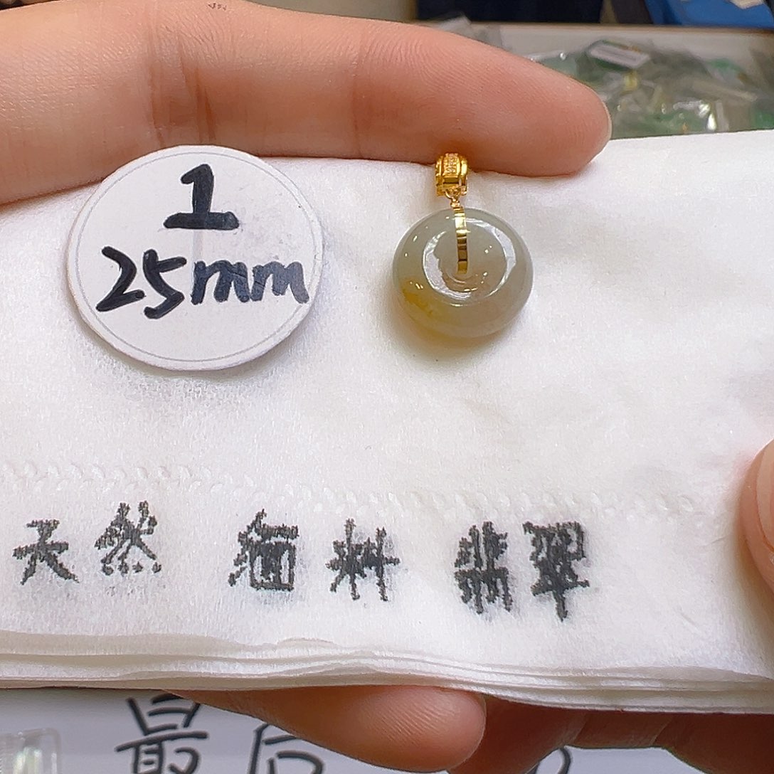 翡翠颈饰18K金镶嵌翡翠