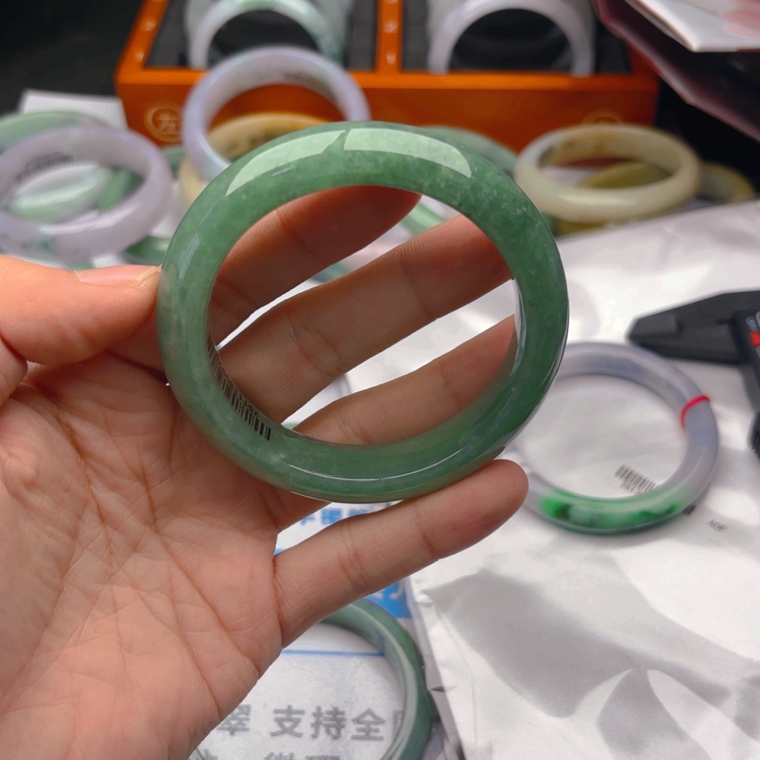 翡翠未镶嵌手镯60x4. 109