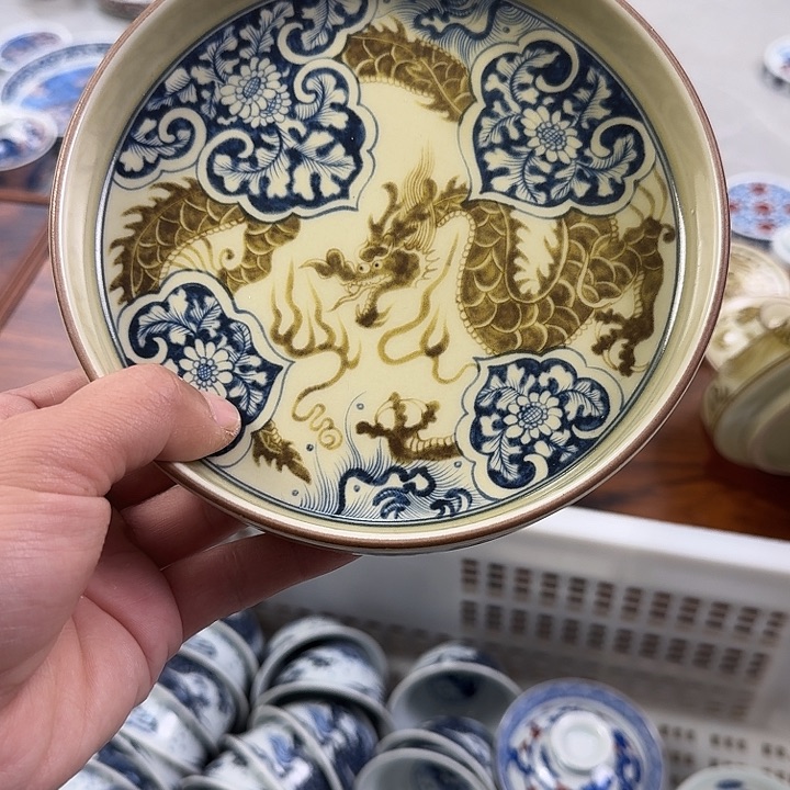 瓷片Y****u釉里金如意穿花龙大壶承
