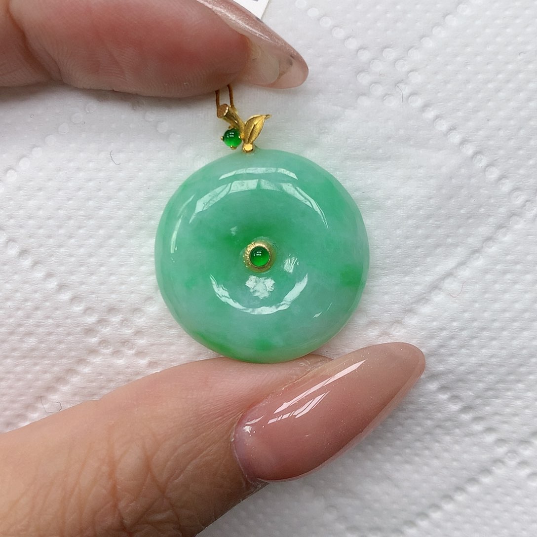 颈饰18K金镶嵌翡翠