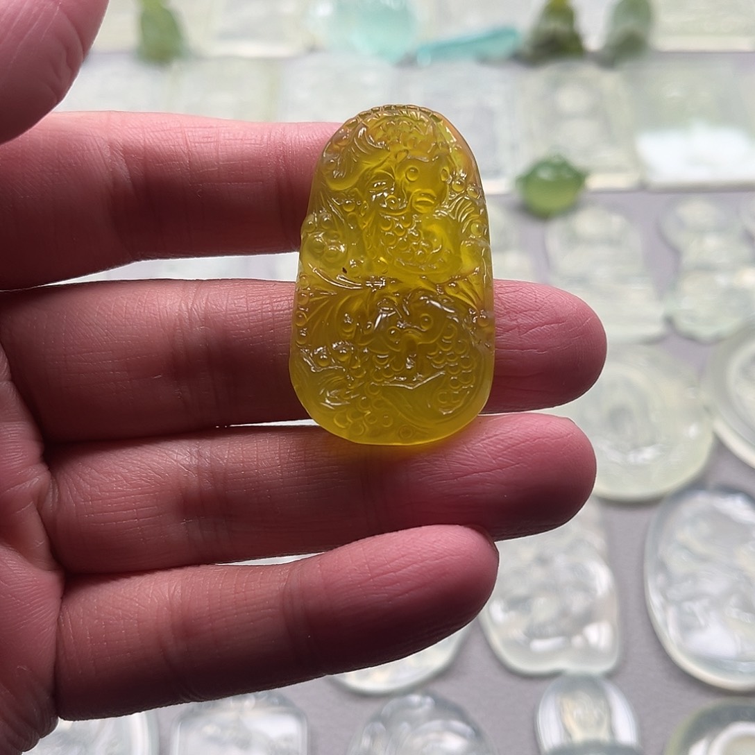 蛇纹石玉颈饰未镶嵌