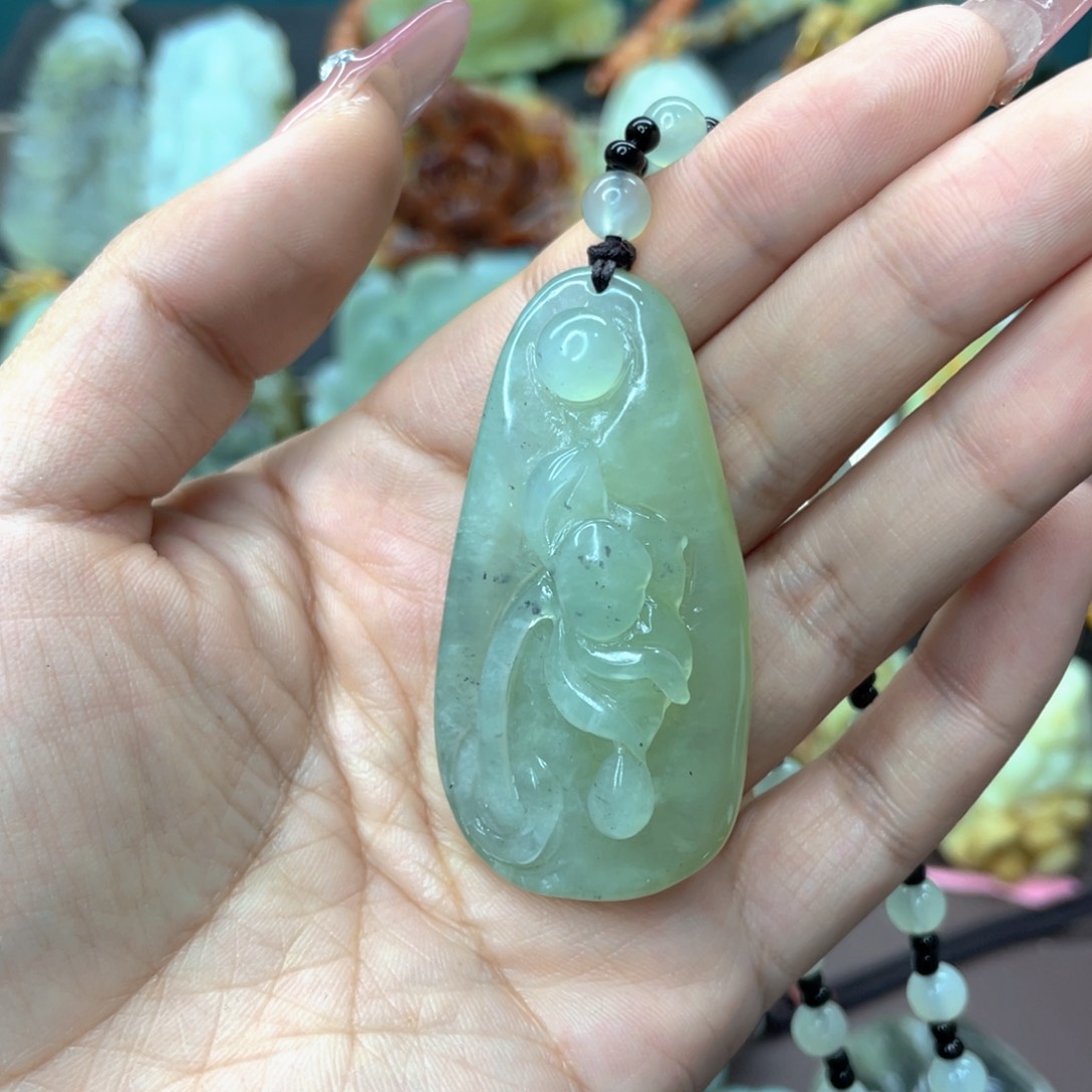 蛇纹石玉颈饰未镶嵌