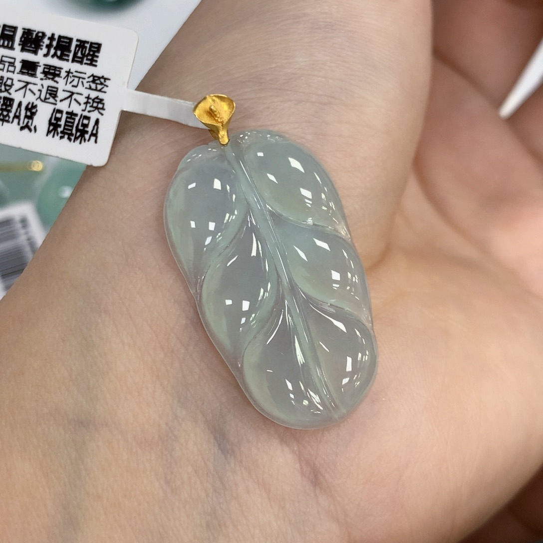 颈饰18K金镶嵌翡翠