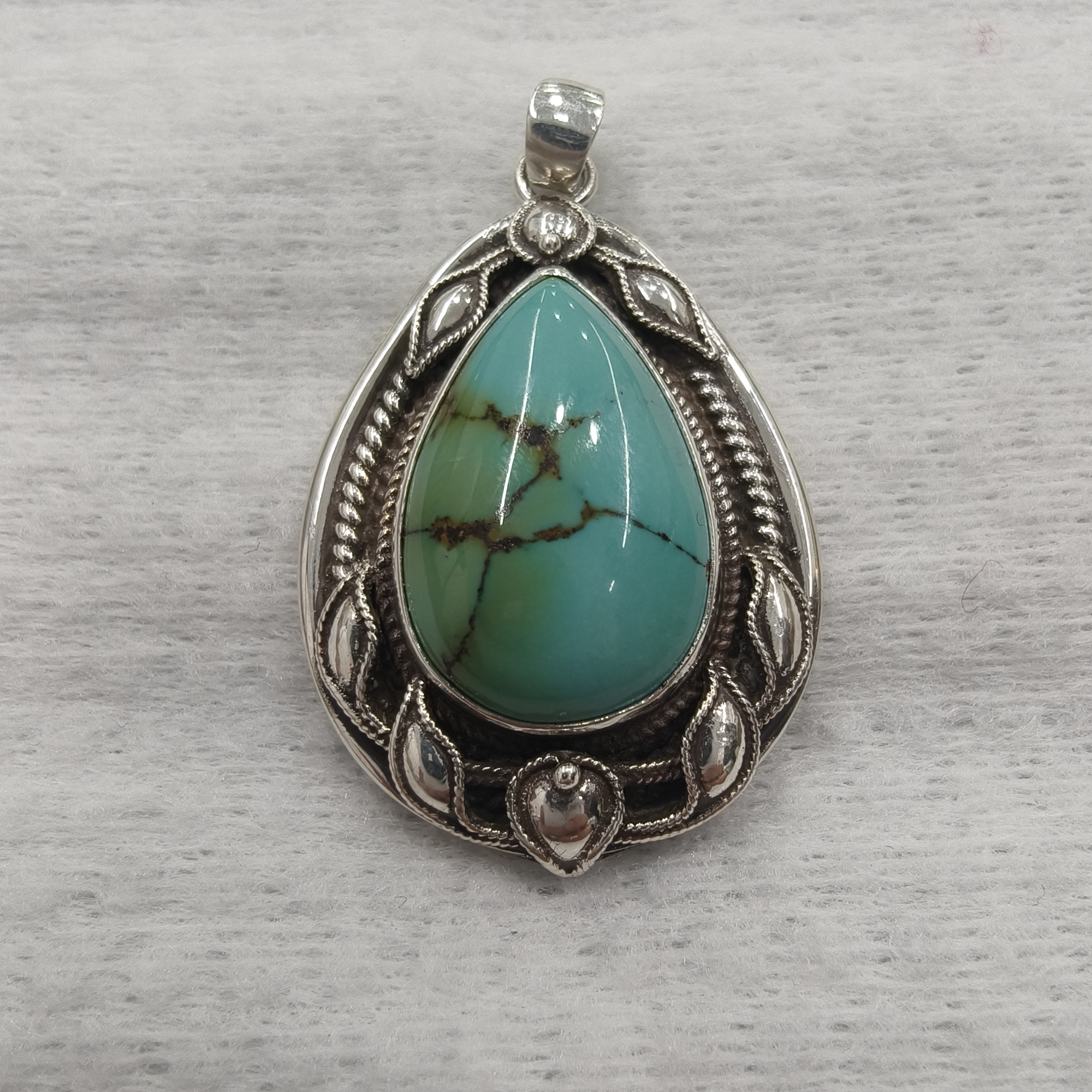 足银镶嵌绿松石吊坠