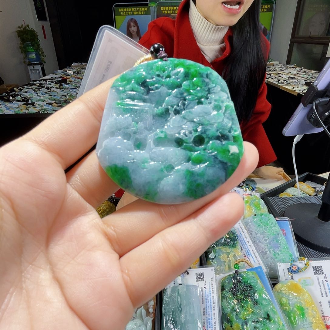 颈饰未镶嵌翡翠一