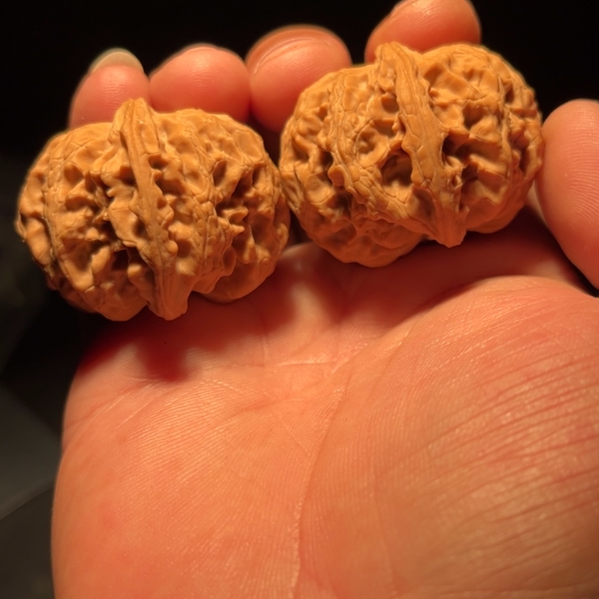 【闪购商品】大**哦文玩核桃木制手把件