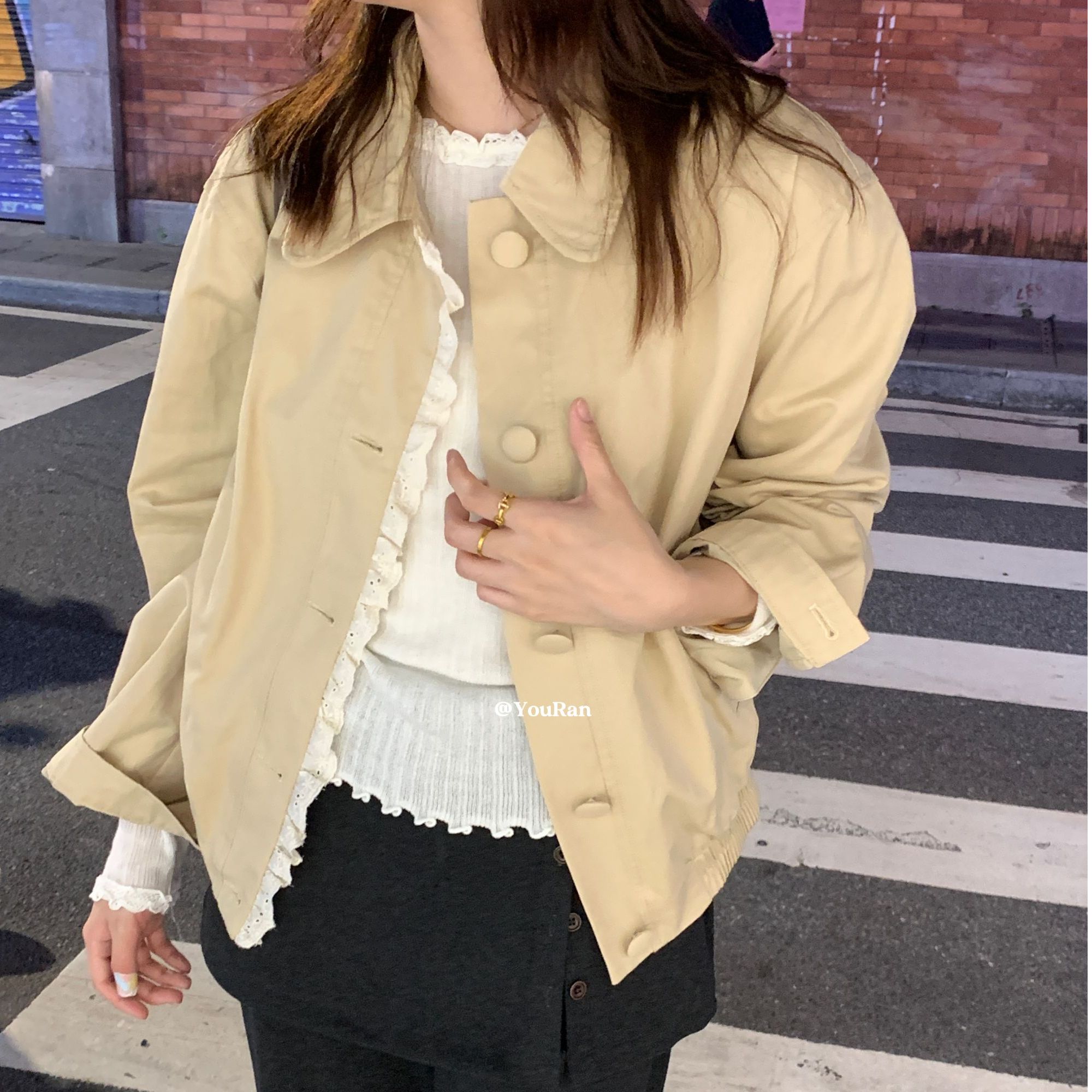 周悠然 韩系减龄花边设计短裤风衣外套薄短外套
