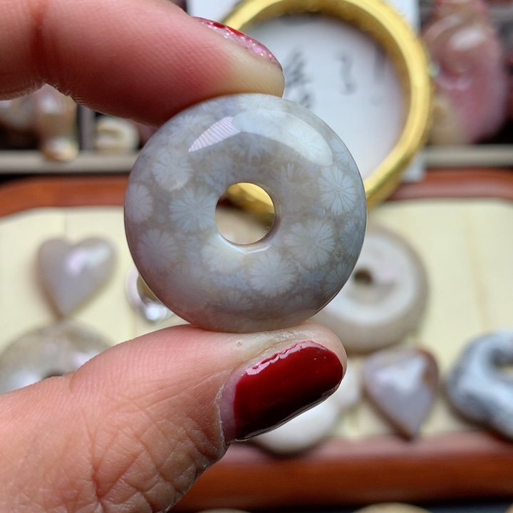 硅化珊瑚（珊瑚玉）颈饰未镶嵌