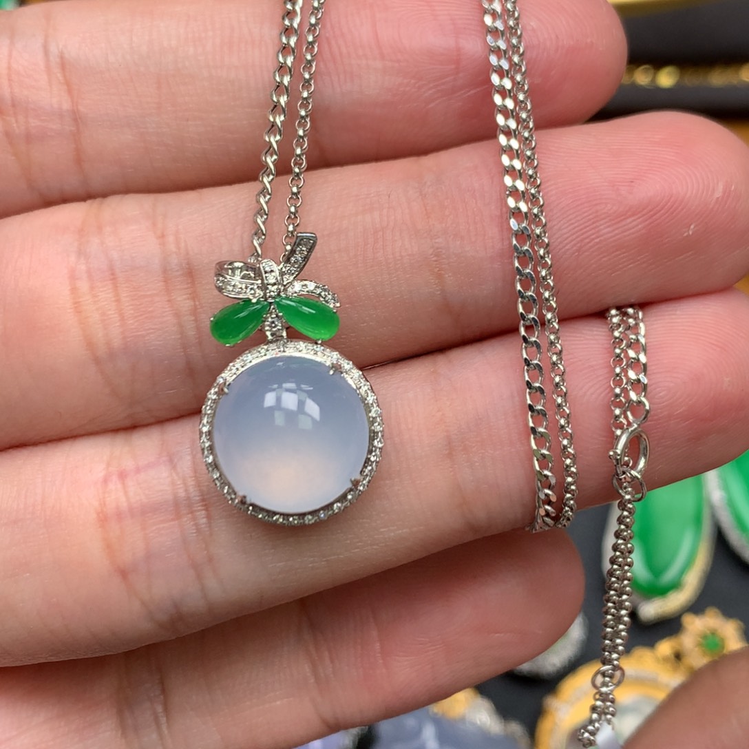 翡翠18K金镶嵌颈饰