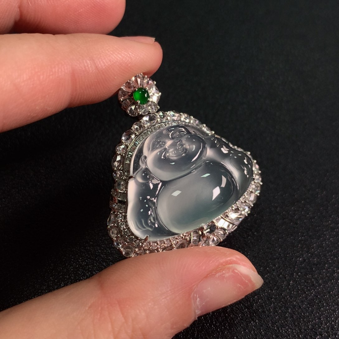 颈饰18K金镶嵌翡翠吊坠