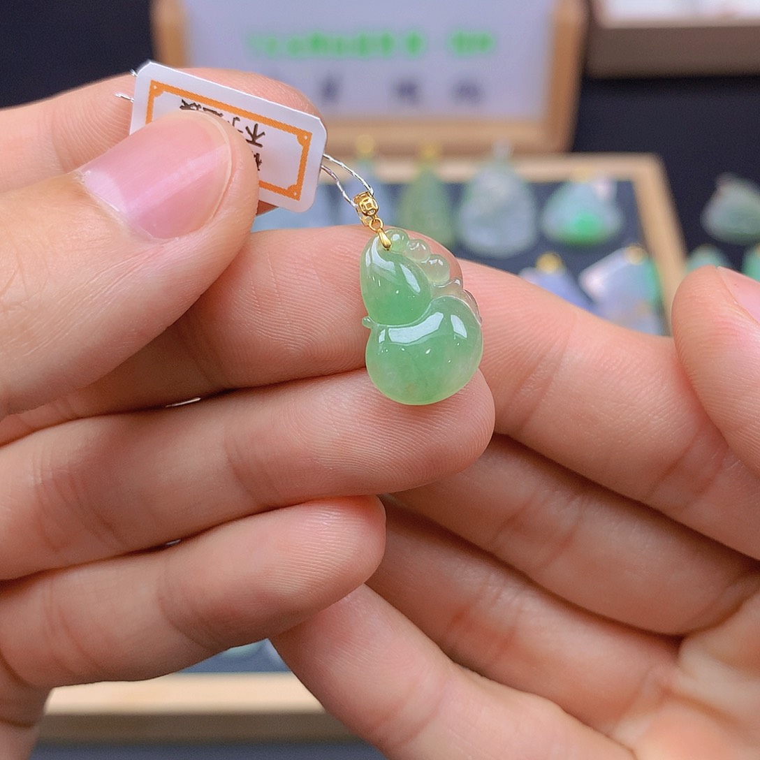 翡翠18K金镶嵌颈饰翡翠