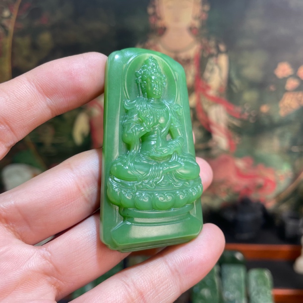 和田玉碧玉观自在菩萨