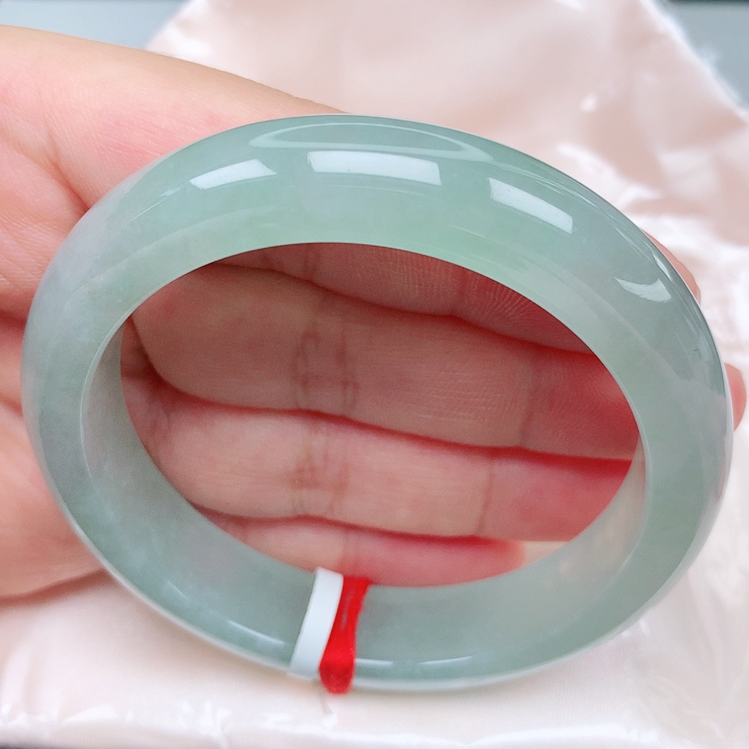 翡翠手镯未镶嵌8冰胶绿胶润