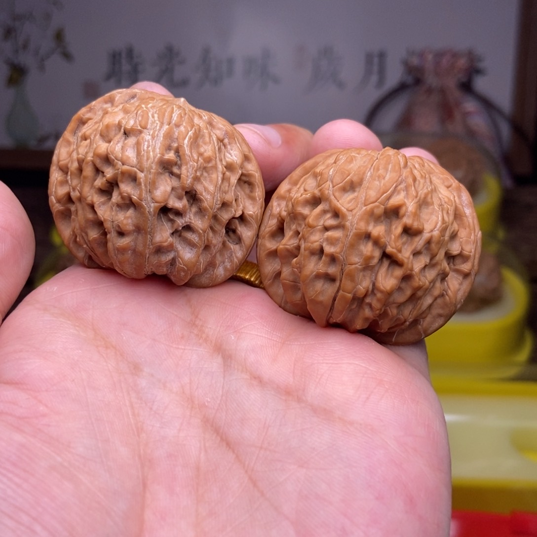 文玩核桃吊坠种**人全品40尺磨盘红皮山地9999