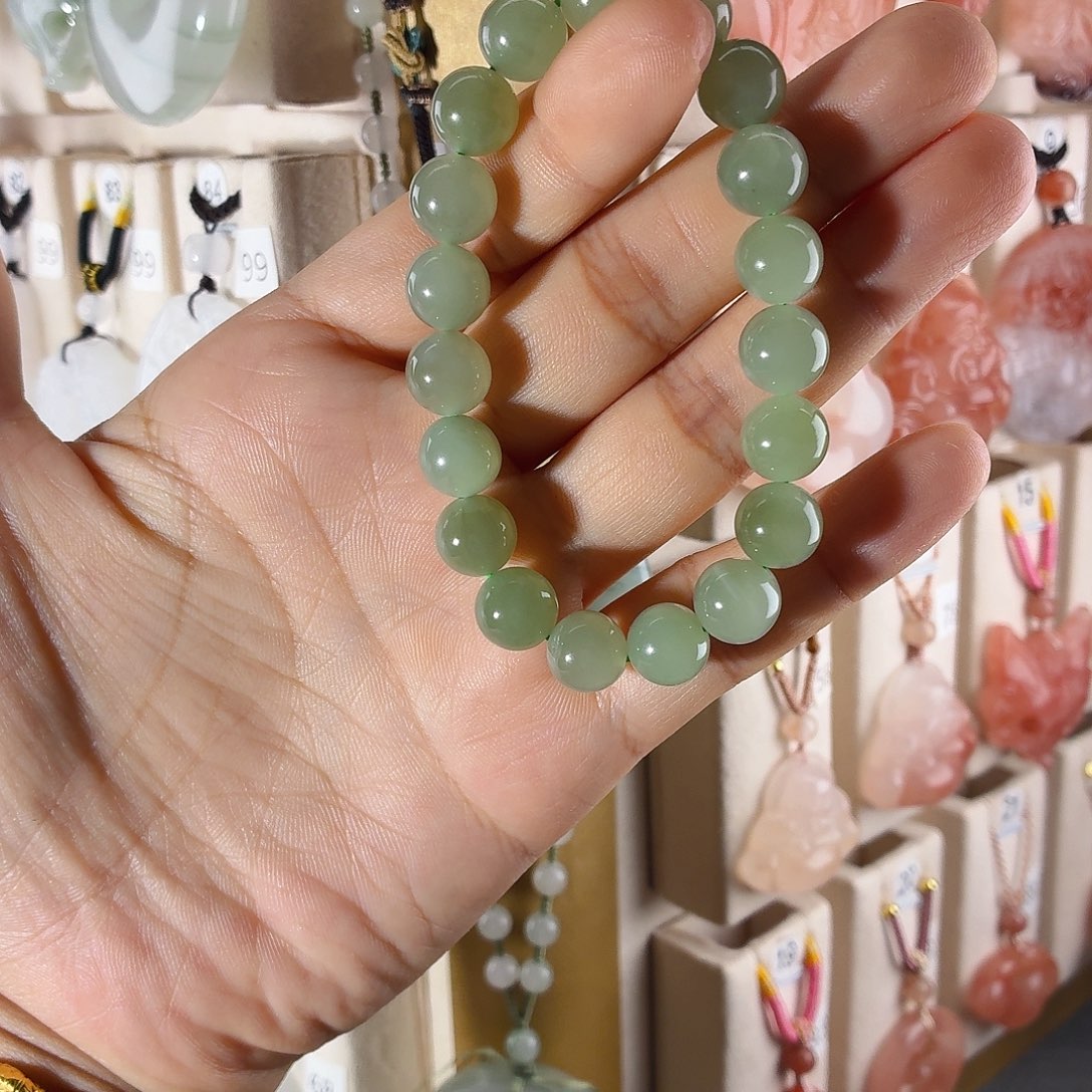 V***V和田玉未镶嵌颈饰