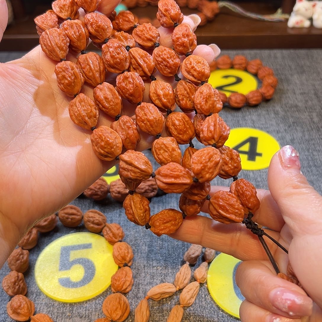 Q***w文玩核桃手串小金蟾