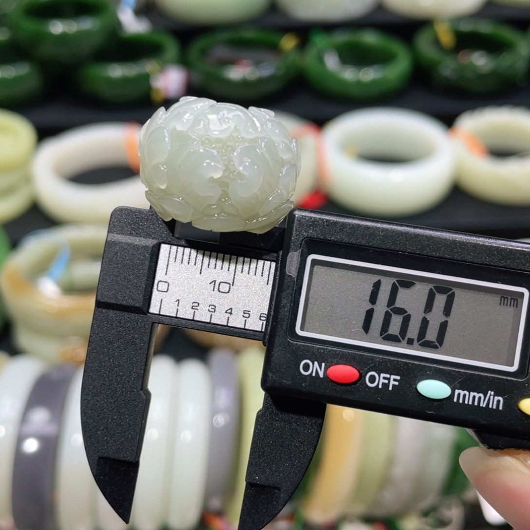 未镶嵌戒指和田玉