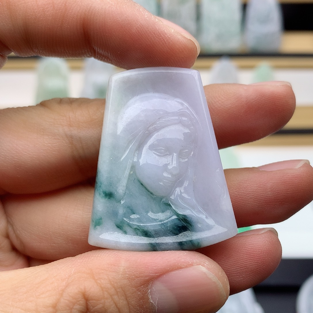 翡翠颈饰未镶嵌美女牌