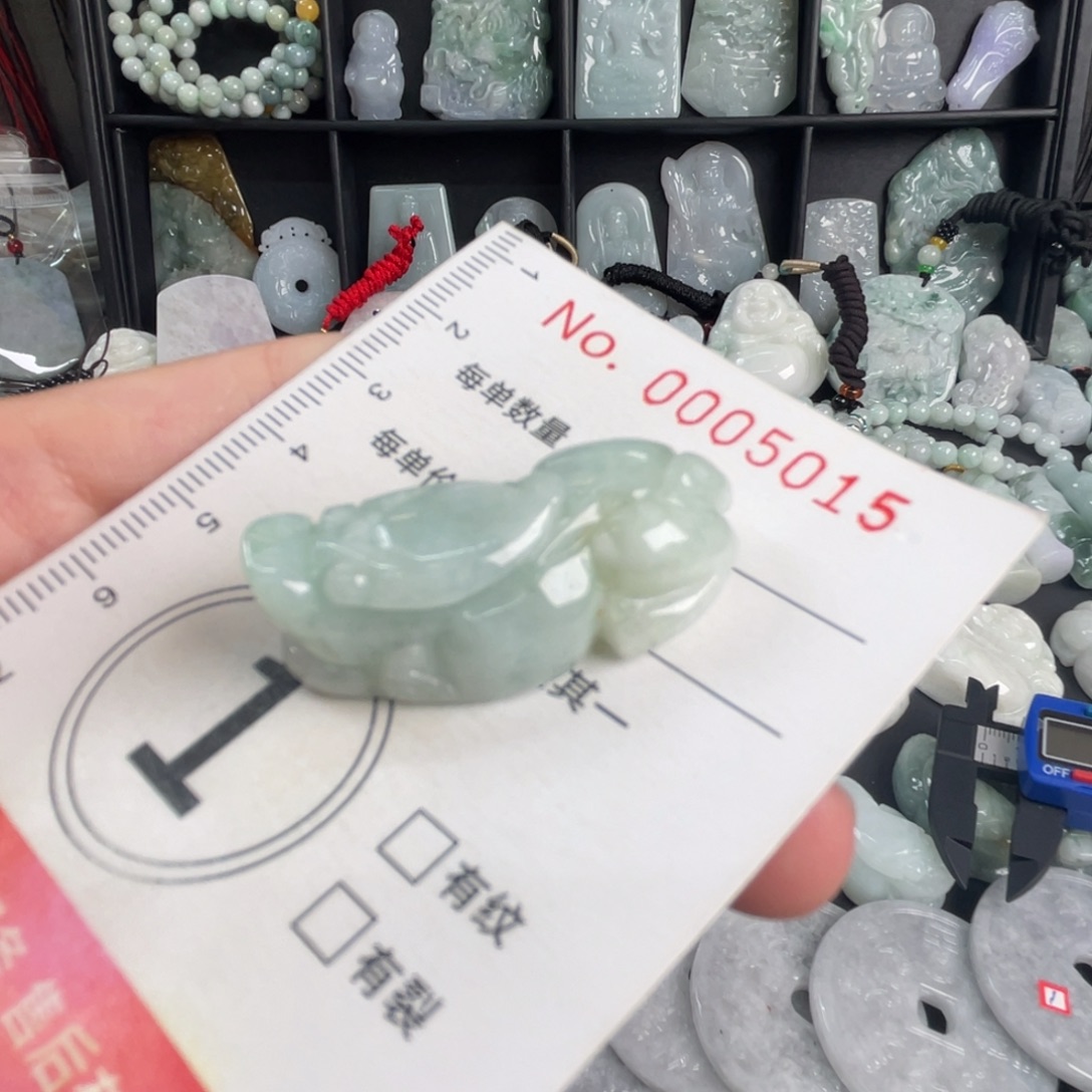 吊坠(不含链)未镶嵌翡翠微瑕